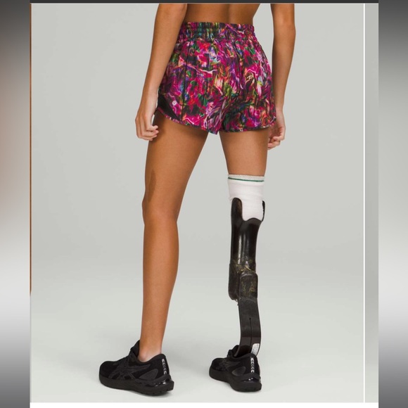 Lululemon Hotty Hot High-Rise Short 2.5"
Hyper Flow Pink Multi / Black - Picture 2 of 7